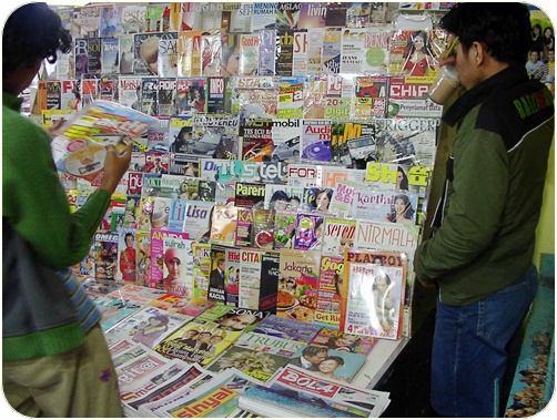잡지책 가판대