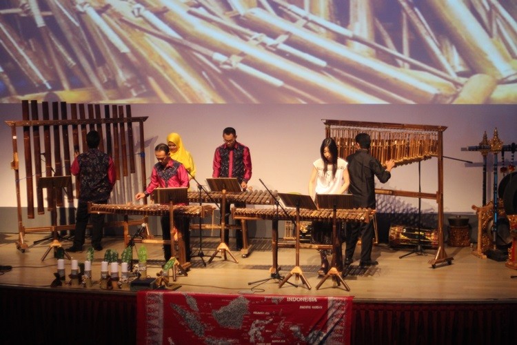 Angklung Jin dan Rudi1.JPG