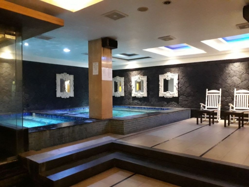 Karaoke lounge & spa imperial. 