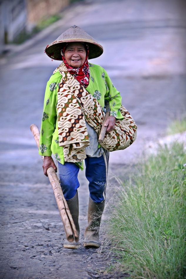 어스름한 새벽 일요일인데도 많이 바쁘신 주민분들...