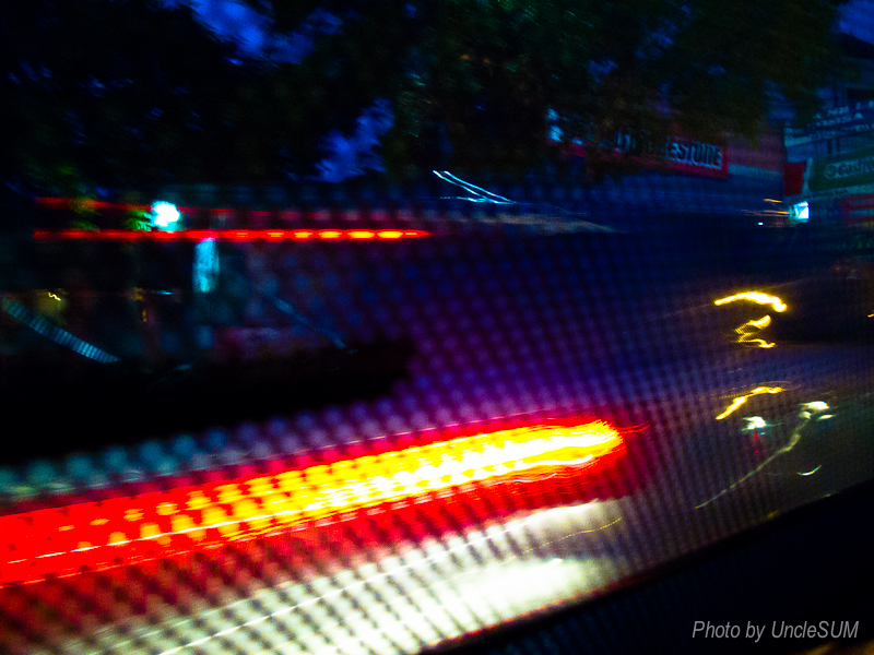 친한 친구들을 만나러 가는 길에 잘란 산타에서..........