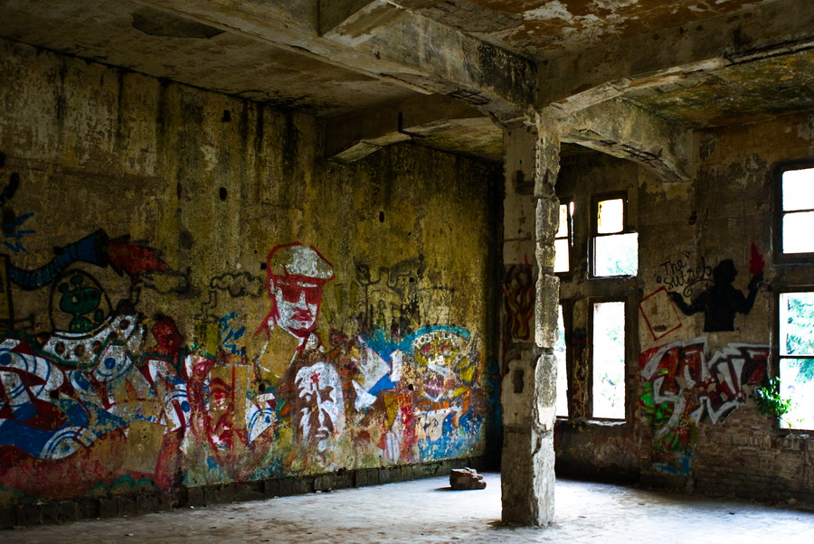 흉가는 역시 그라피티가..